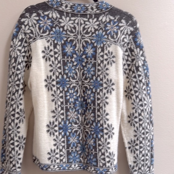 INTIWARA vntg floral Patterned alpaca wool Sweater in Blue, taupe, and White - Picture 7 of 7